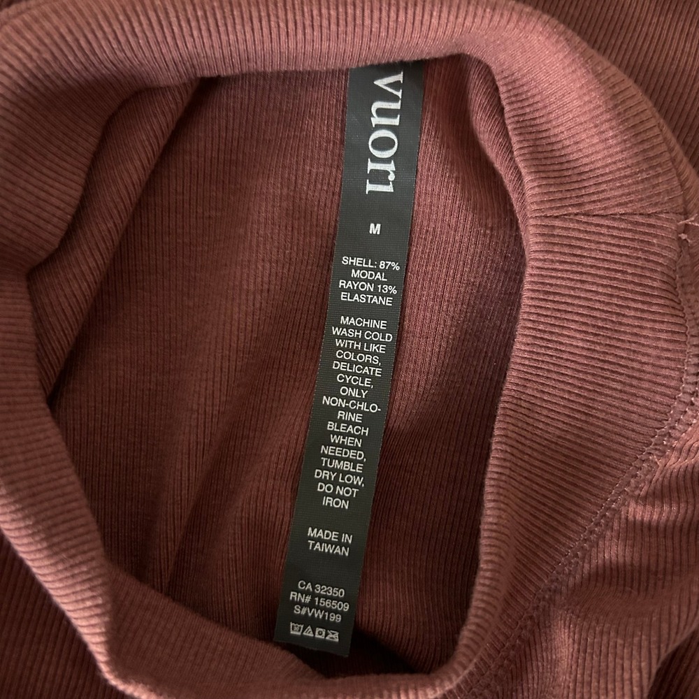 Vuori Women's Long-Sleeve Mudra Fitted Tee in Rosewood Heather Size Medium - Picture 5 of 5